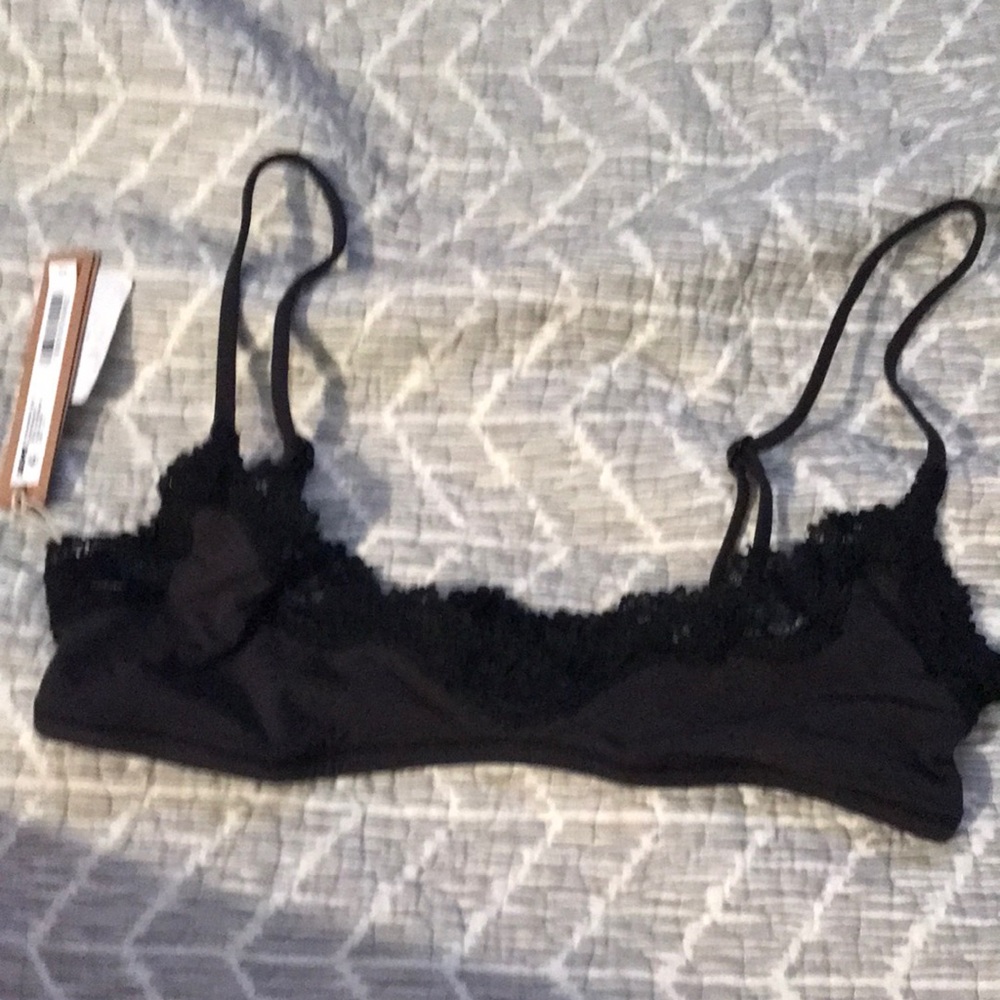 Lace Trim fits everybody scoop bralette in black